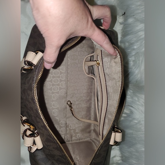 MICHAEL KORS Bundle Handbag Large Brown with Tan Leather Straps and Wristlet - Picture 5 of 8